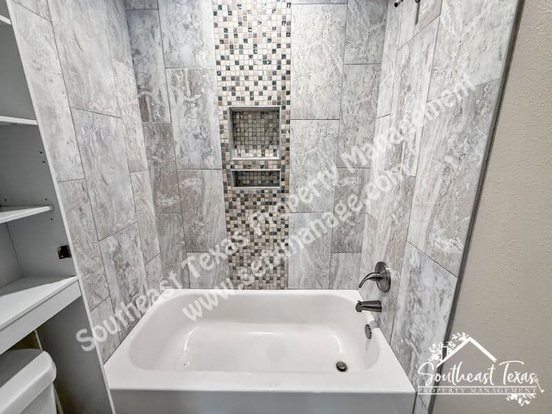 Vidor House: 990 Springdale Street