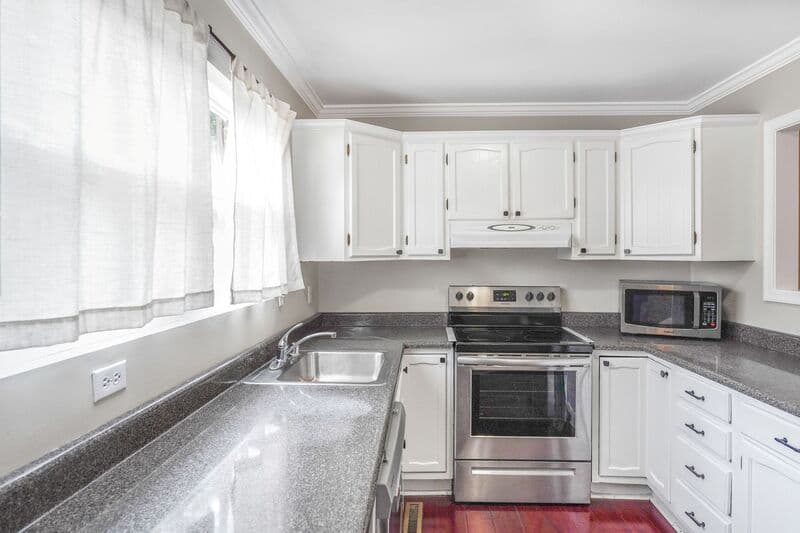Fredericksburg House: 128 kings Mill Drive