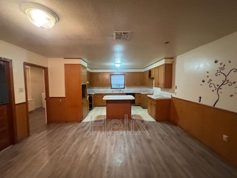 Jackson House: 247 Dona Ave