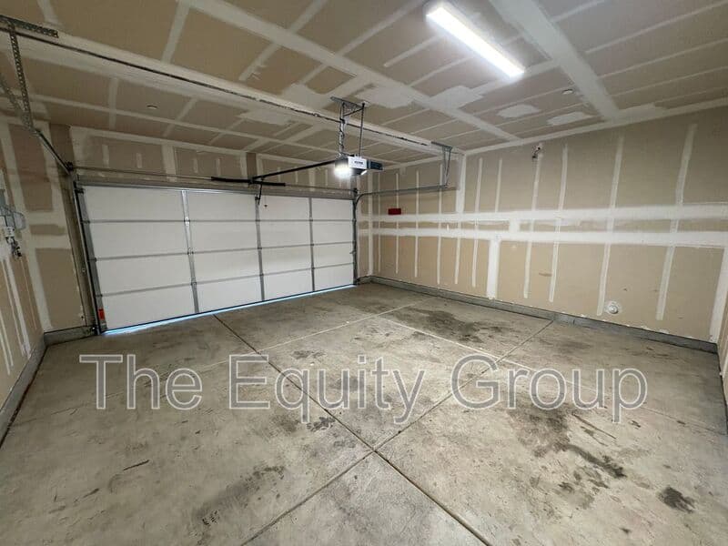 Visalia House: 1005 West Sedona Ave