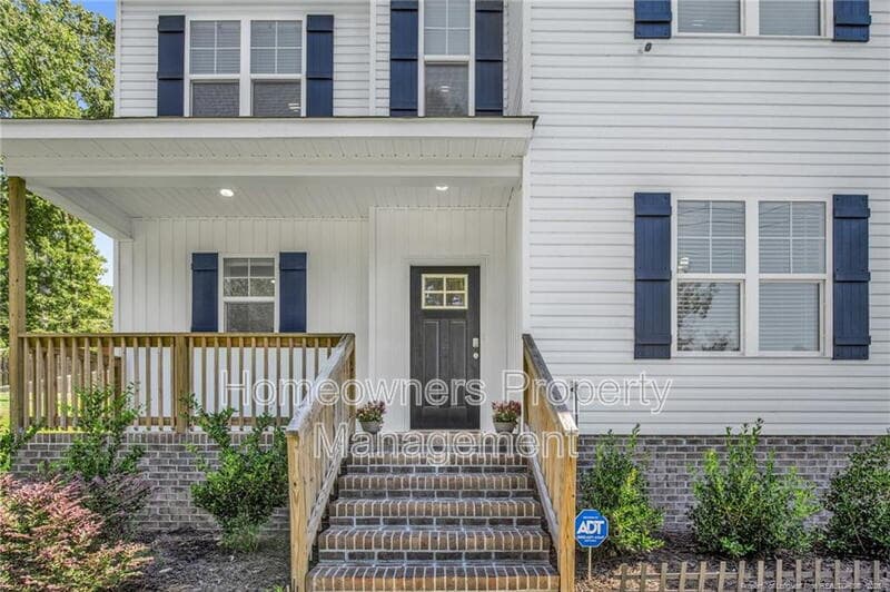 Fayetteville House: 501 Randolph Ave