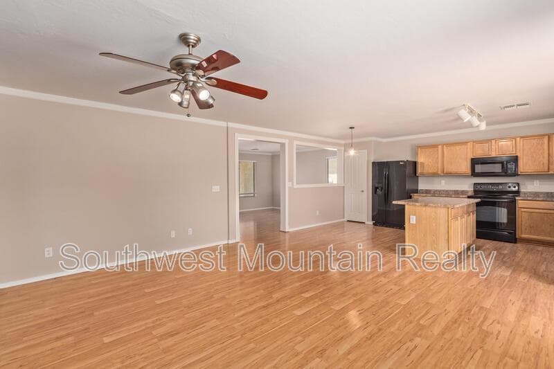 Maricopa House: 44856 W Paitilla Lane