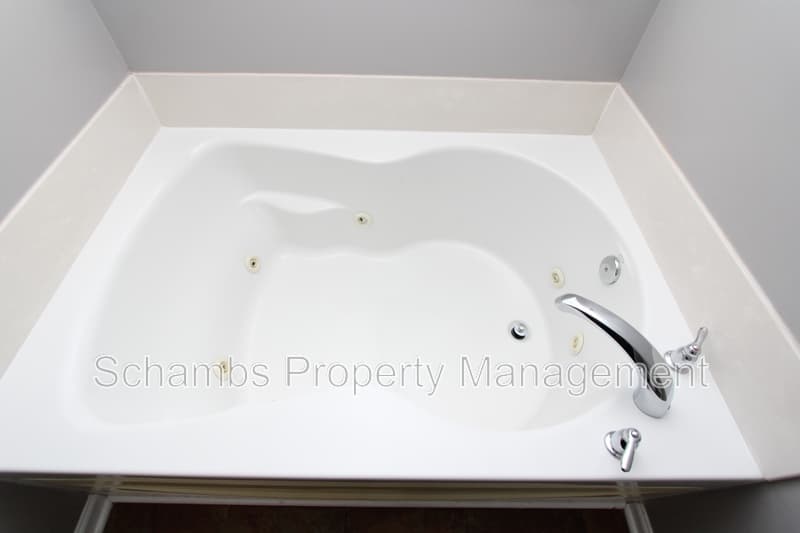 Holly Springs House: 208 Chieftain Dr