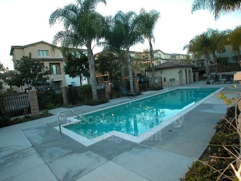 Chula Vista Townhome: 1724 Rolling Water