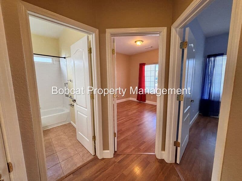 Dayton House: 425 Crosswinds Dr