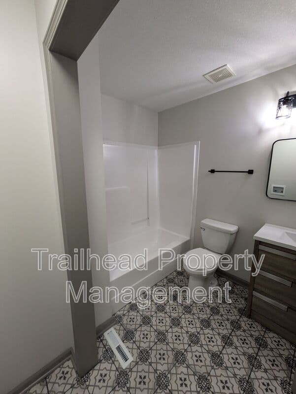 Grain Valley House: 1002 SW Hereford Drive