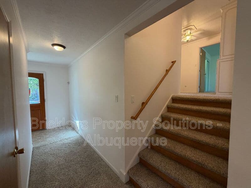 Albuquerque House: 7121 Edwina Ave NE