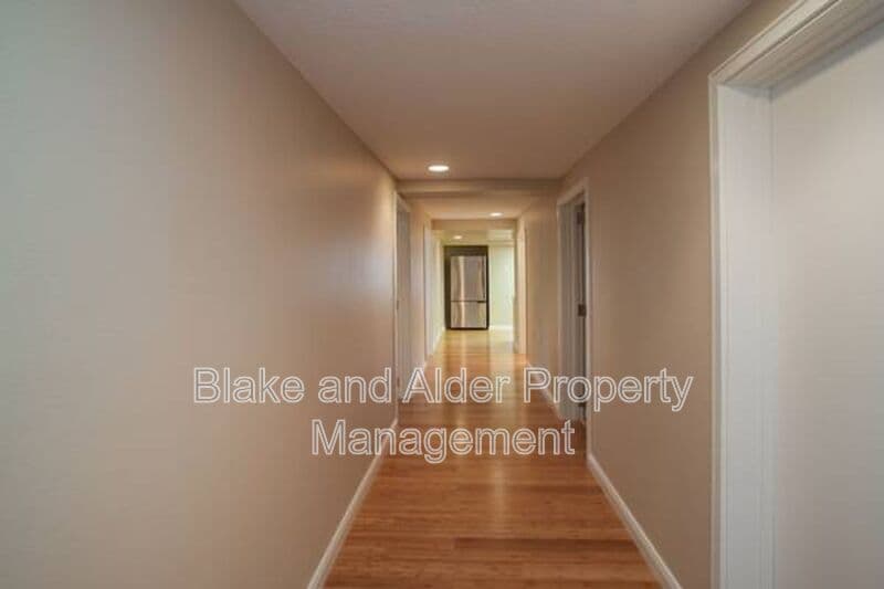 Portland House: 4330 SW Council Crest Dr