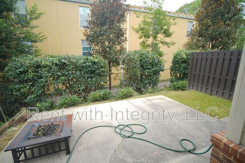 Tallahassee House: 845-1 W Georgia St