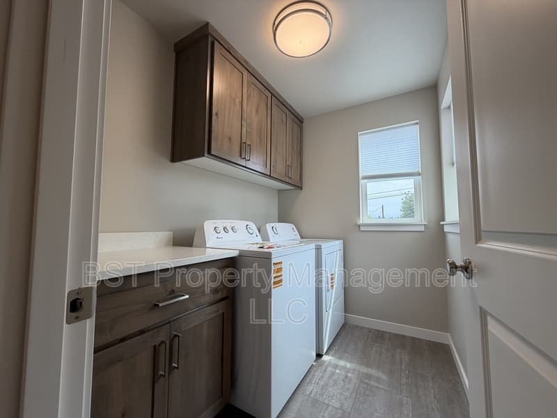 Keizer Townhome: 4035 Filbert St NE, Keizer, OR 97303