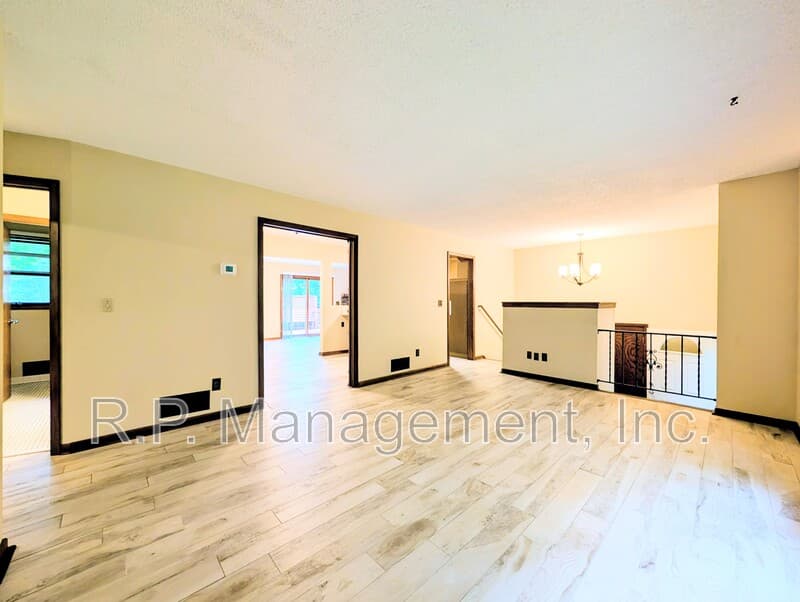 Scandia House: 15740 Pilar Rd N