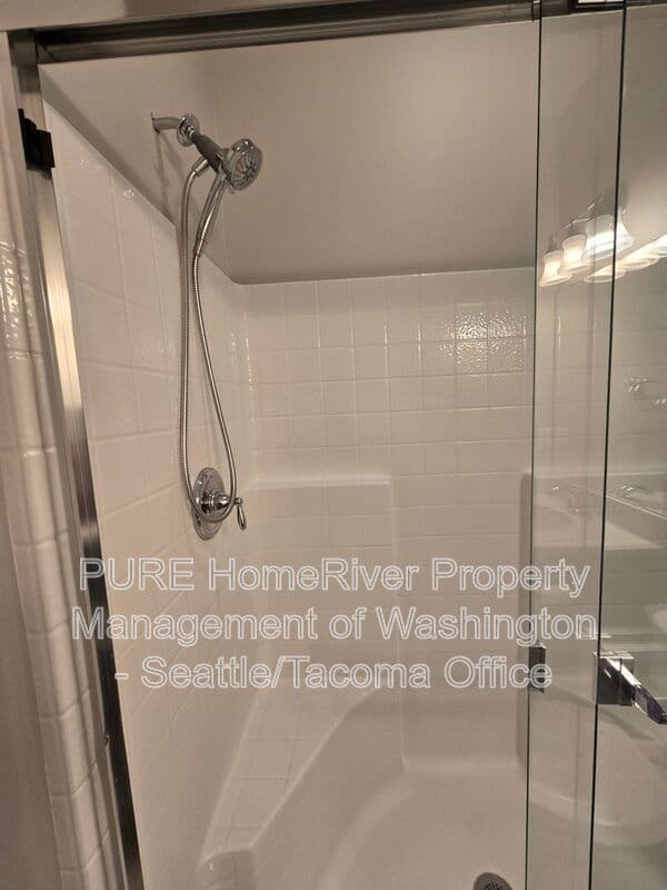 Kent House: 11618 SE 197th Place