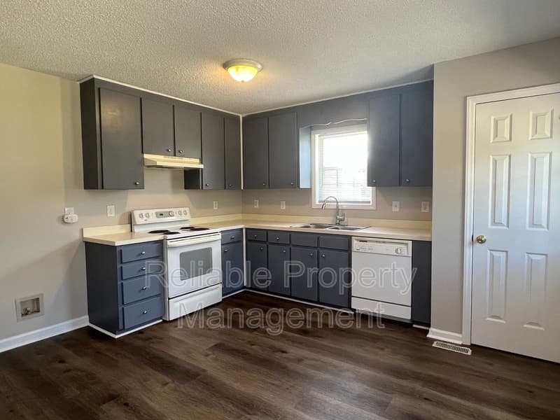 Smithfield House: 156 Yellow Stone Lane