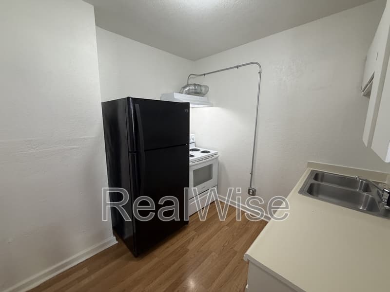 Glendale Condo: 552 Pacific Ave