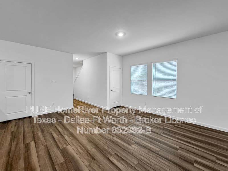 Melissa House: 2213 Burnwood St
