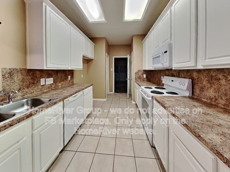 Pasadena House: 6220 Stoney Creek Dr