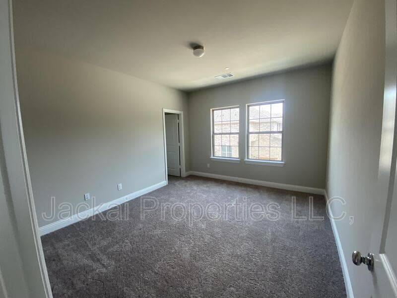 Euless Townhome: 801 Ponds Edge Lane