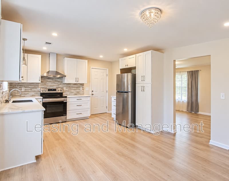Charleston House: 305 Millcreek Drive