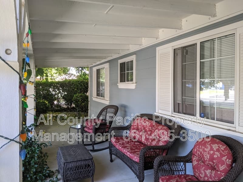 Santa Clarita House: 27254 Walnut Springs