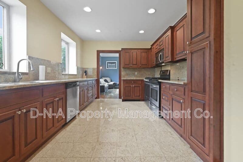 Mount Pocono House: 133 Montanesca Road