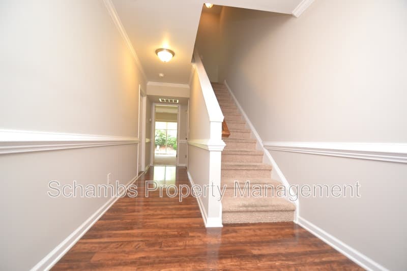 Durham House: 208 Irving Way
