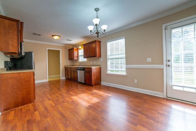 Hinesville House: 211 Augusta Way