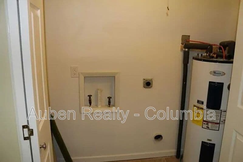Columbia House: 949 Howard St