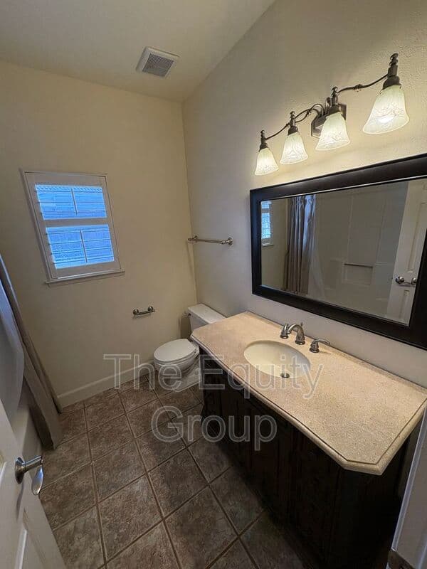 Hanford House: 540 West Birch Ct