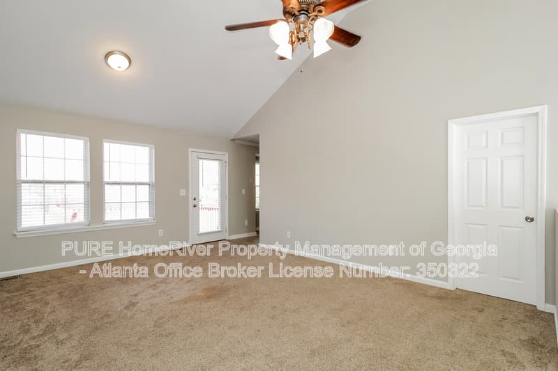 Douglasville House: 6811 Wood Gate Way
