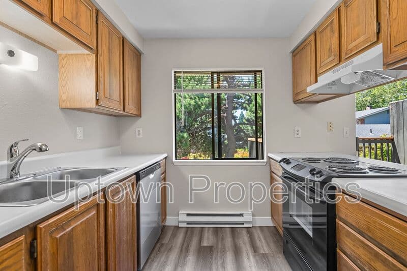 Beaverton House: 5660 SW 180th Ave