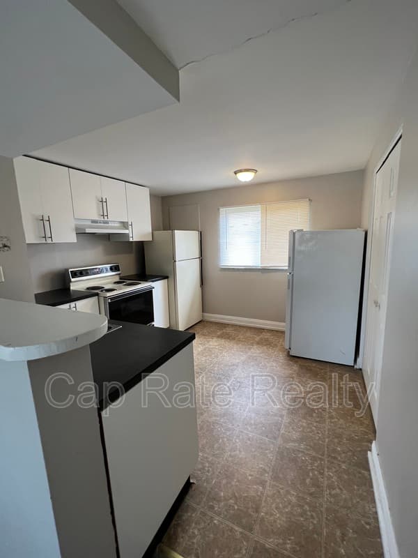 Columbus House: 3632 Cushing Dr
