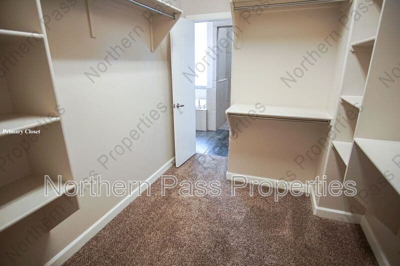 El Paso House: 3131 Red Velvet Pl