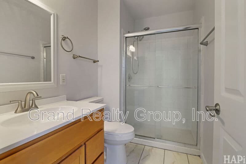 Vernon Hills House: 507 Exeter Place