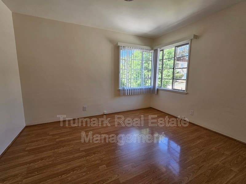 Glendale Condo: 623 W Stocker St