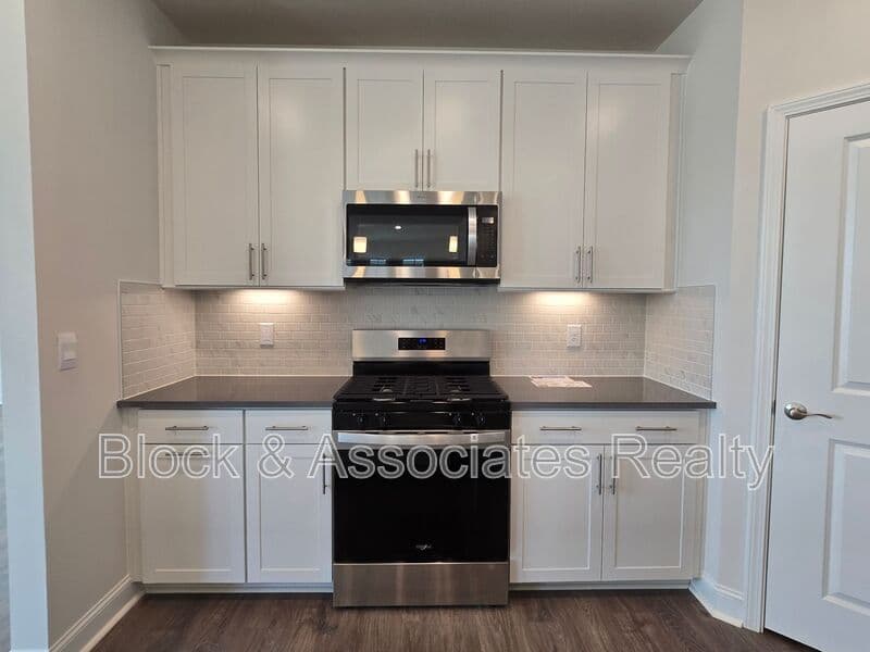 Jamestown House: 304 Sefton Drive