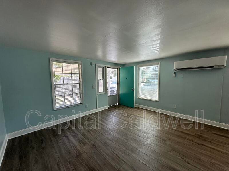 Dunedin House: 425 Milwaukee Ave