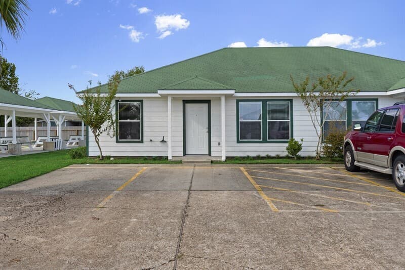 Dickinson Townhome: 2125 Aruba Calle