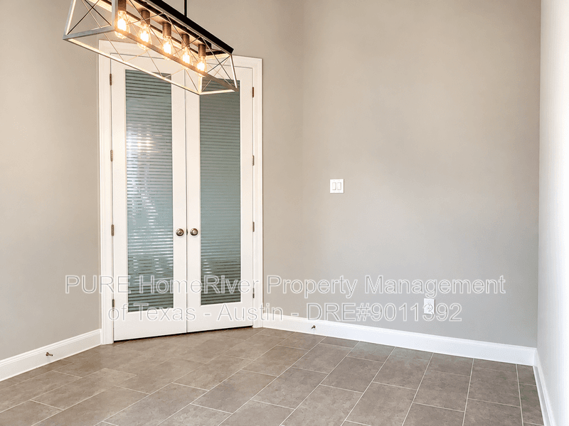 Leander House: 2416 Belen Dr
