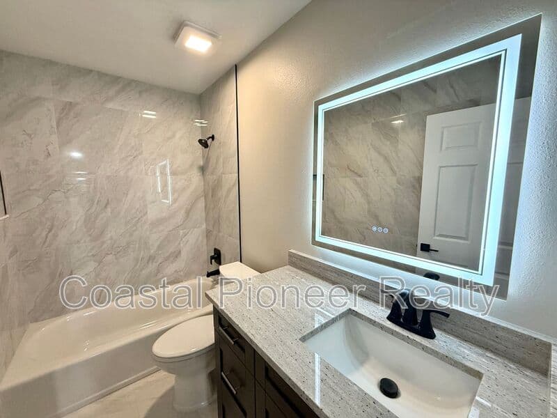 Tampa House: 8731 Huntfield St
