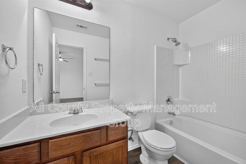 Fort Worth House: 320 Chalkstone Drive