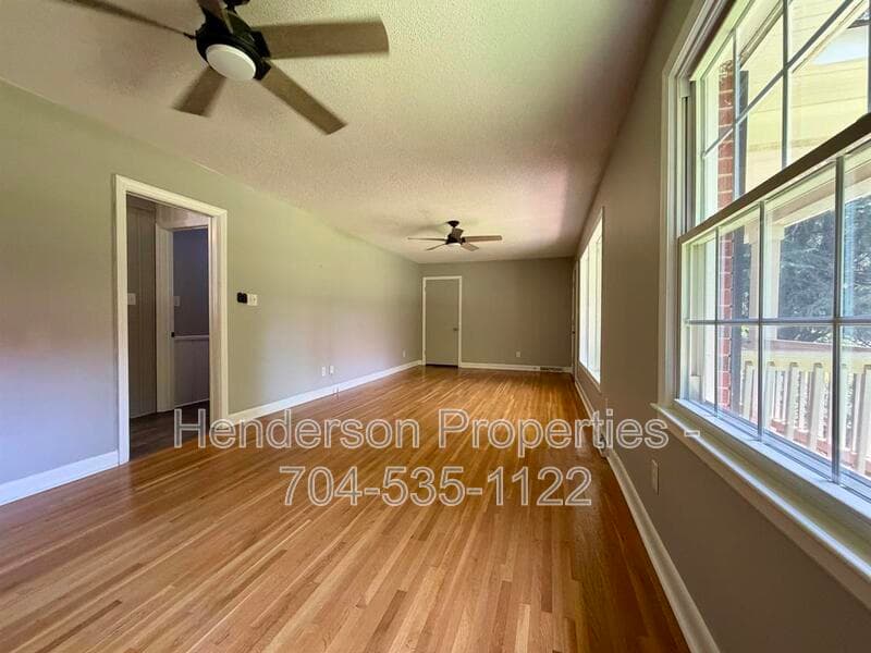 Charlotte House: 6801 Woodland Cr