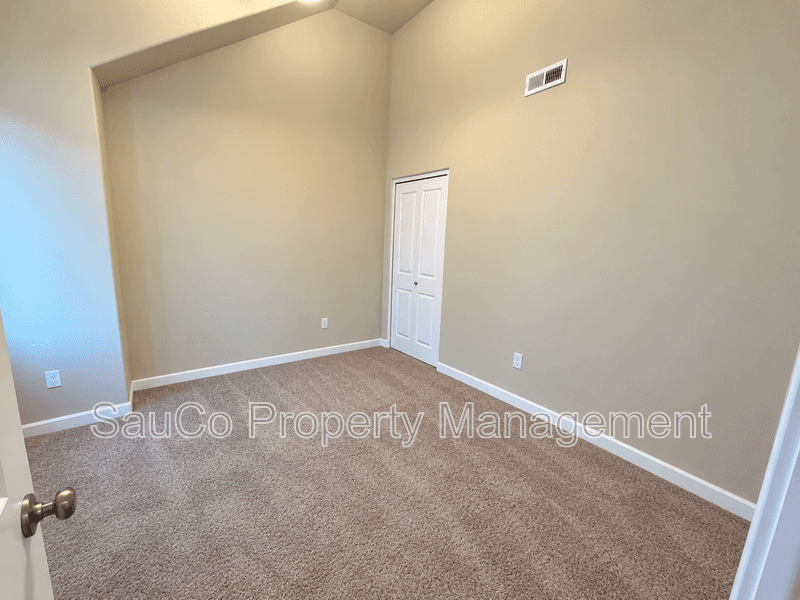 Hillsboro House: 8023 Northeast Sabo Street