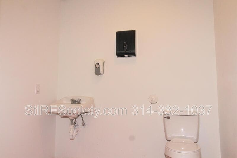St. Louis Condo: 7615 S. Broadway #2F