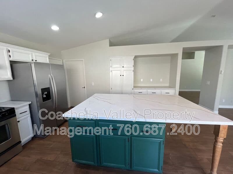 Indio House: 43209 Avenida Isabella