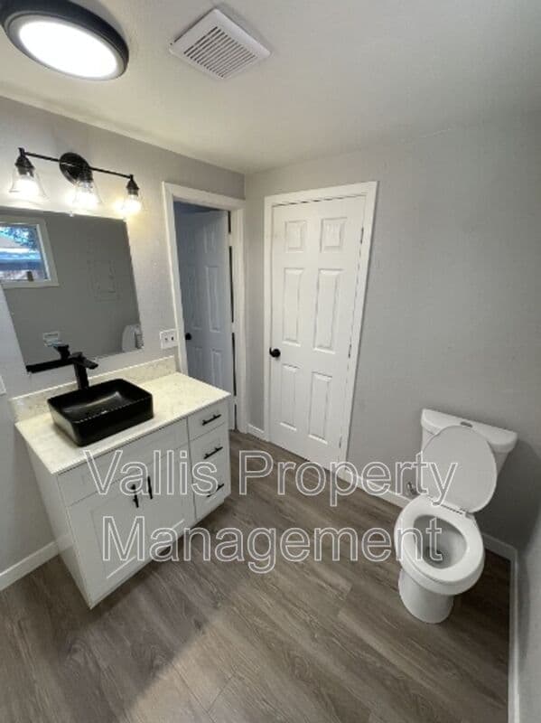 Sweet Home House: 2306 Jefferson Street