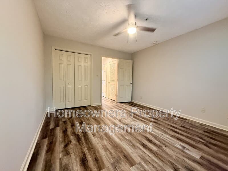 Fayetteville House: 325 Waterdown Dr
