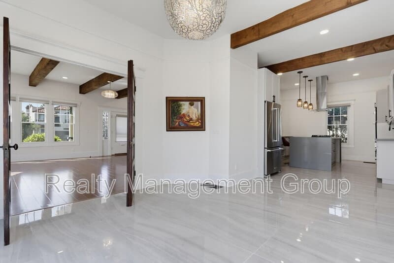San Diego House: 4469 Cleveland Avenue
