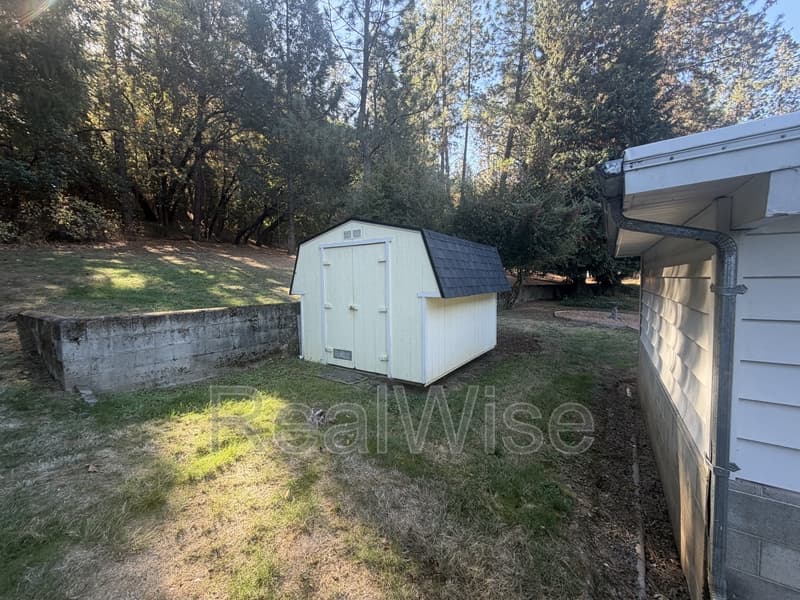Grants Pass House: 7665 Rogue River Hwy