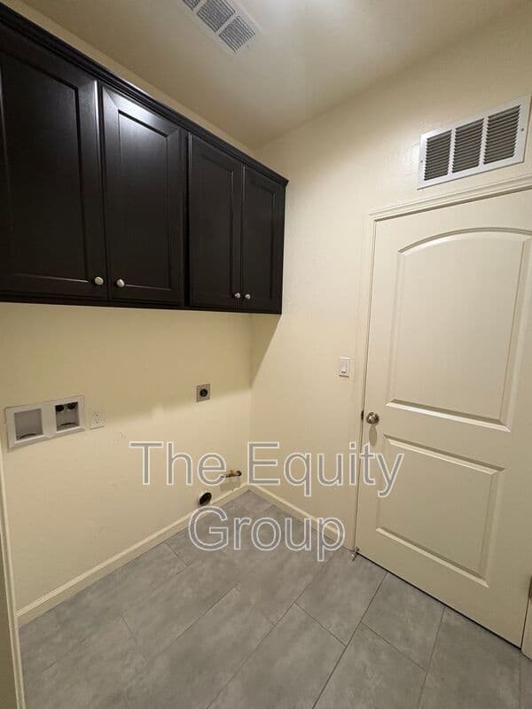 Tulare House: 3272 Manchester St