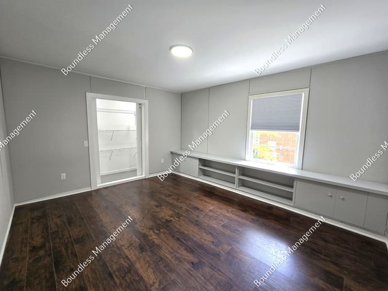 Decatur House: 2233 Leafmore Dr